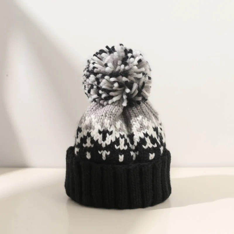 TAMARA | Cozy Snowflake Pom Beanie (1)